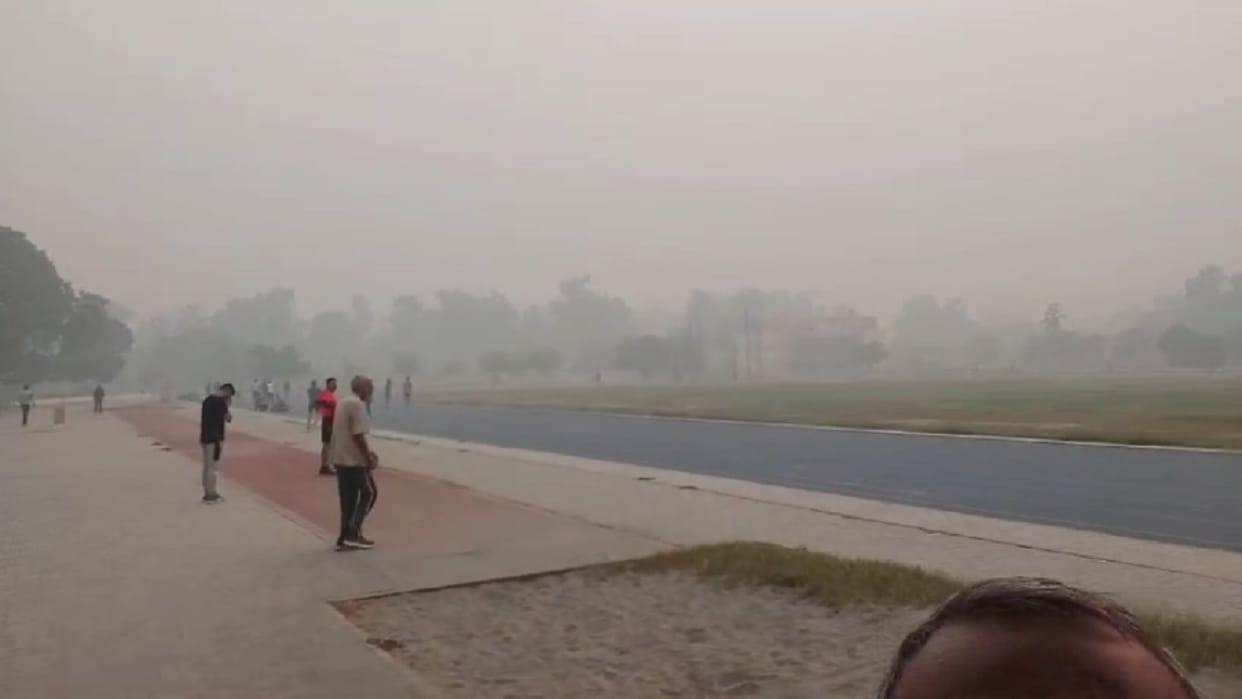 blanket of smog in Hisar taking toll on morning and evening walkers, people are avoiding going out of Home