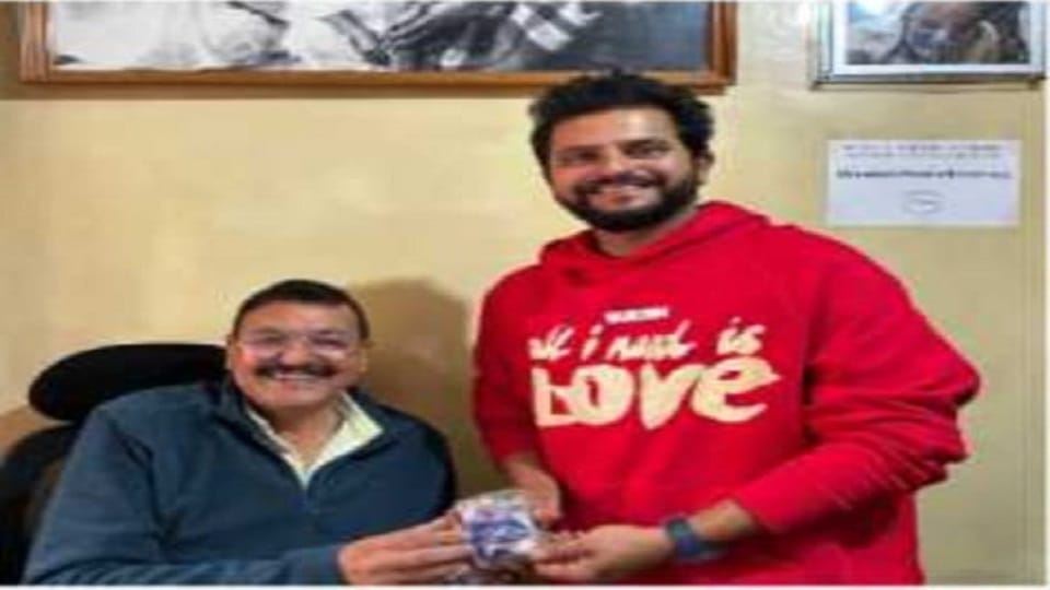 Cricketer Suresh Raina reached Kainchi Dham