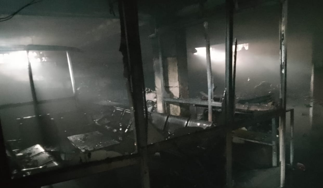 Orai Fire Fire broke out in Mahindra Tractor Agency seven fire engines brought it under control