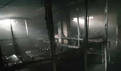Orai Fire: महिंद्रा ट्रैक्टर एजेंसी में लगी आग, शॉर्ट सर्किट से हुआ हादसा, दमकल की सात गाड़ियों ने पाया काबू Orai Fire Fire broke out in Mahindra Tractor Agency seven fire engines brought it under control