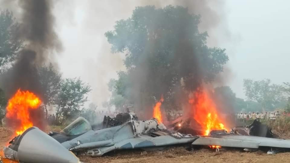 Agra Mig-29 Crash pilot took plane away from village and town