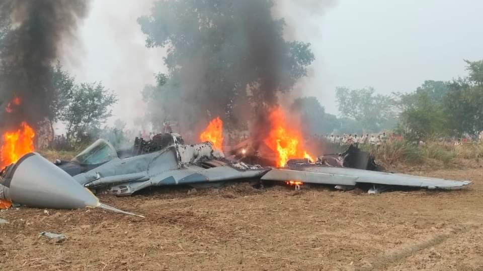 Agra Mig-29 Crash pilot took plane away from village and town