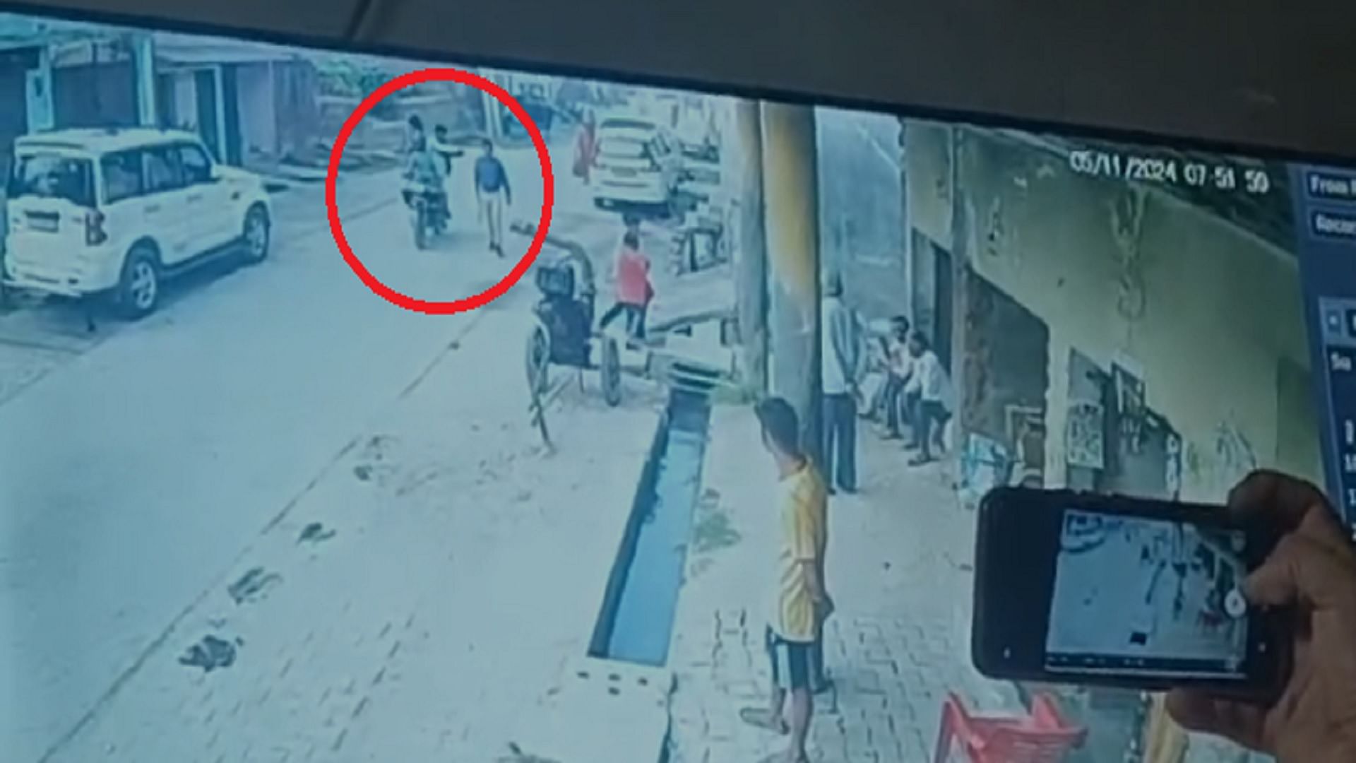 Principal Murdered By Bike Riding Miscreants In Moradabad Cctv Video - Amar Ujala Hindi News Live - यूपी में प्रिंसिपल का लाइव मर्डर:मुरादाबाद में बाइक सवार बदमाशों ने की प्रिंसिपल की ...