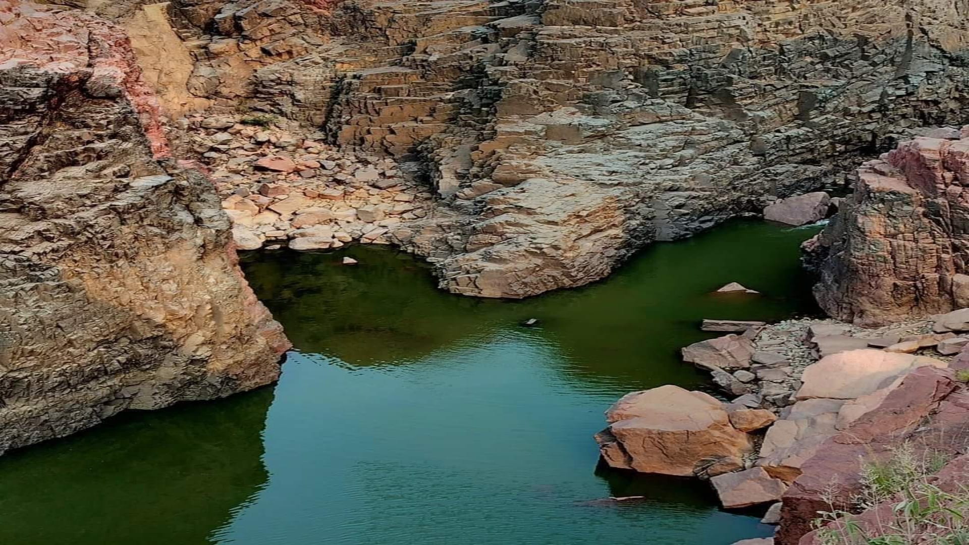 MP News See Bundelkhand famous tourist places Ranehfal and Khajuraho in pictures know how to reach