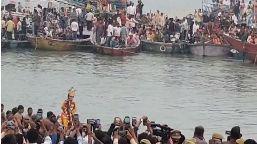 Krishna Leela organized in the city of Shiva Nag Nathaiya Leela became an attraction at Tulsi Ghat