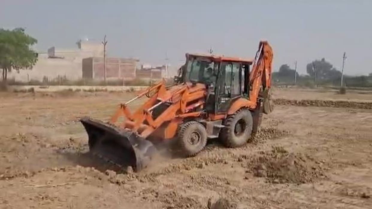 Alwar News: UTI runs bulldozer on illegal plotting, despite repeated action the process is not stopping