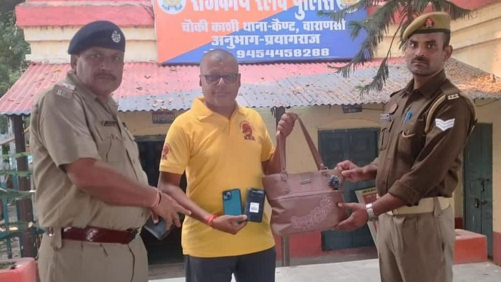 iPhone and other valuables missing from train recovered passenger thanked GRP in varanasi