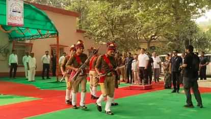 Rahul Gandhi reached Raebareli for Disha meeting police stopped Congress workers at collectorate gate