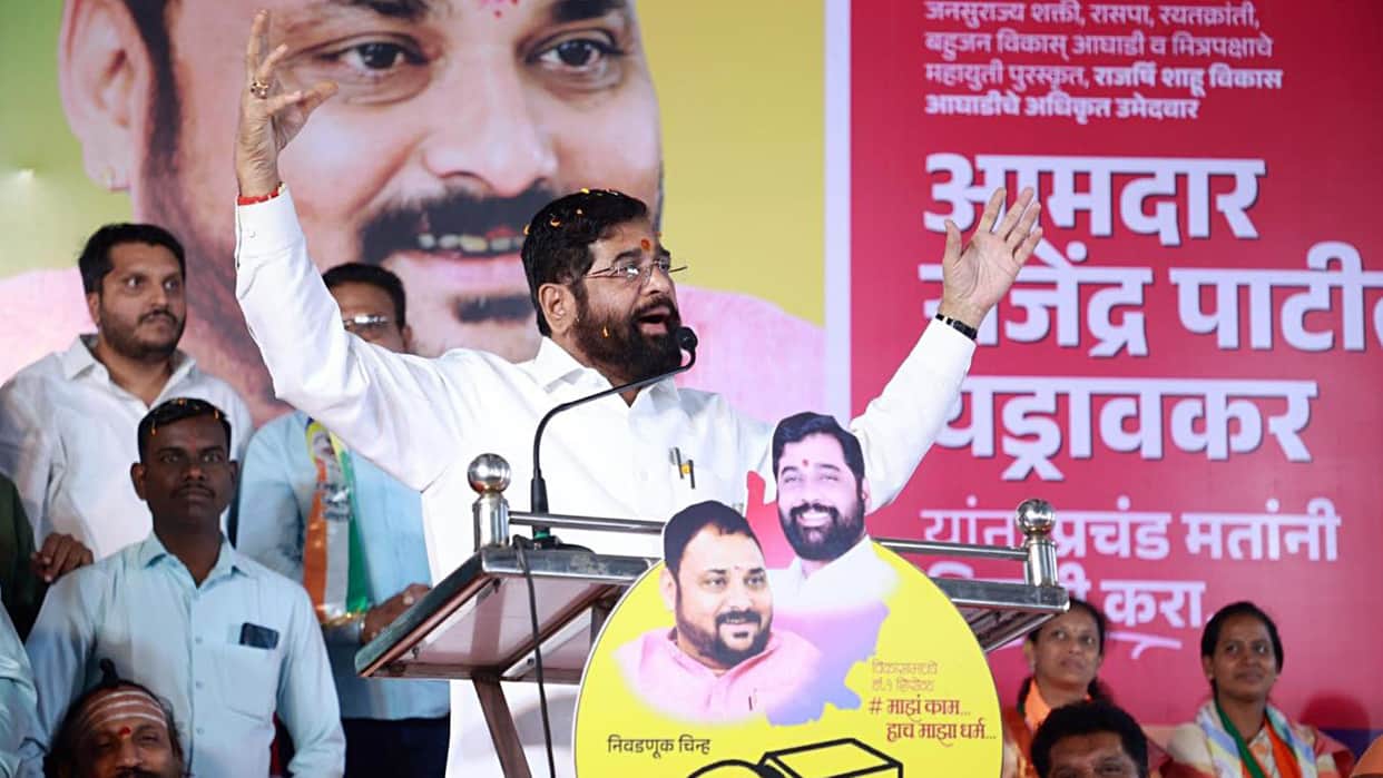 Shinde targets Uddhav for `giving up' Bal Thackeray's principles for power, News in Hindi