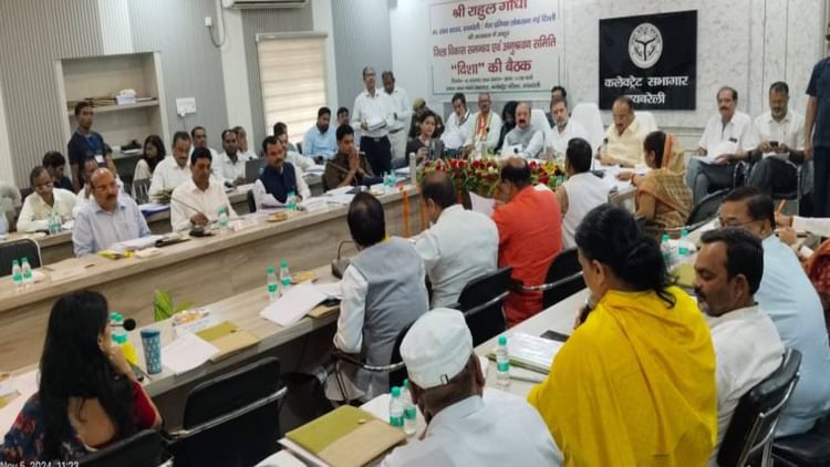 रायबरेली पहुंचे राहुल गांधी: दिशा की बैठक में लिया हिस्सा, पुलिस ने गेट पर रोका तो भड़के कांग्रेस कार्यकर्ता