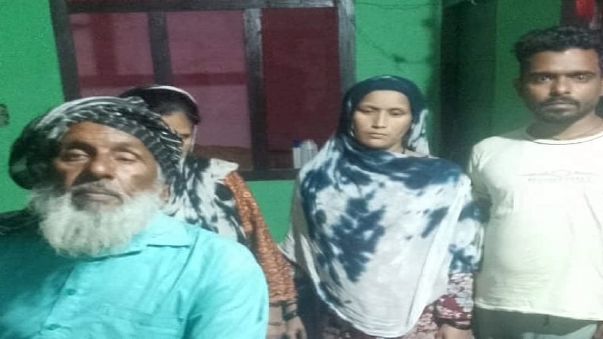 miscreants robbed the house by taking the family hostage in Bareilly