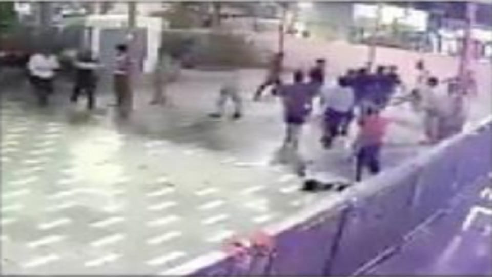 Delhi: Stone pelting at temple in Jahangirpuri.