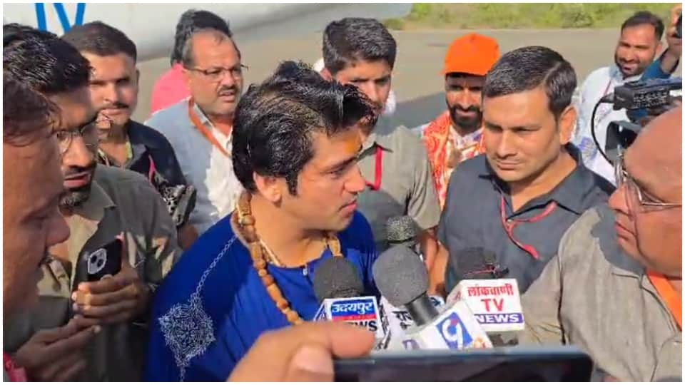 पंडित धीरेंद्र कृष्ण शास्त्री भीलवाड़ा पहुंचे।