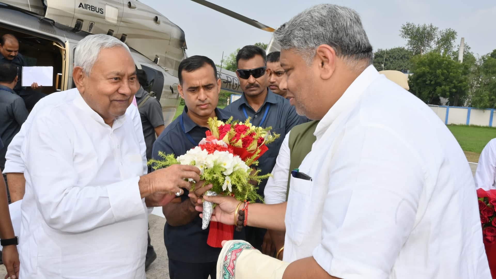 Bihar CM Nitish Kumar Reviews Chhath Puja Preparations at Simaria Ganga Ghat in Begusarai News in Hindi