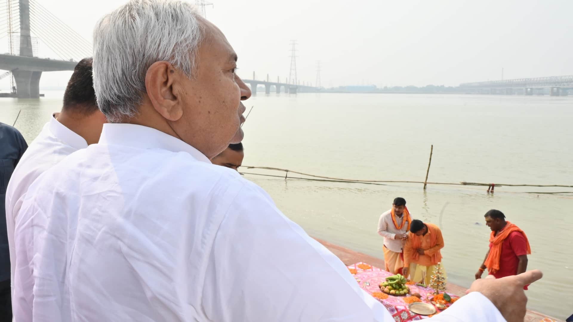 Bihar CM Nitish Kumar Reviews Chhath Puja Preparations at Simaria Ganga Ghat in Begusarai News in Hindi