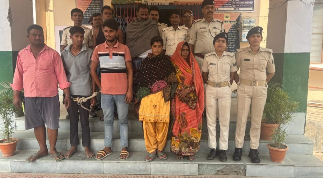 Bihar News: Attack on police team in Gopalganj, three police personnel, Daroga injured;  liquor smuggler