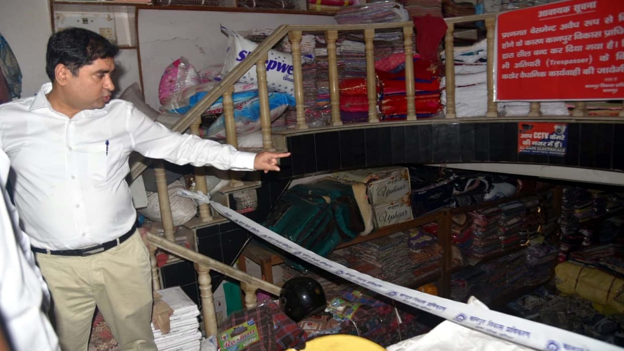 Kanpur: Fire broke out in the basement of a three-storey house in Sisamau due to short circuit