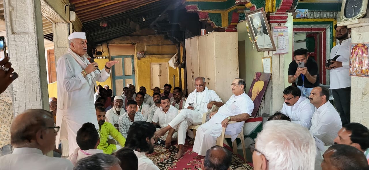 By Election: Digvijay Singh targeted the officers, said - officers have recovered from the people of Budhni in