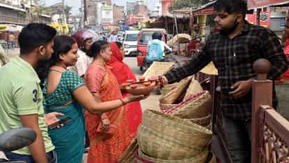 Tomorrow the first Arghya will be offered to the setting sun, Chhath festival scattered on the market and ghat