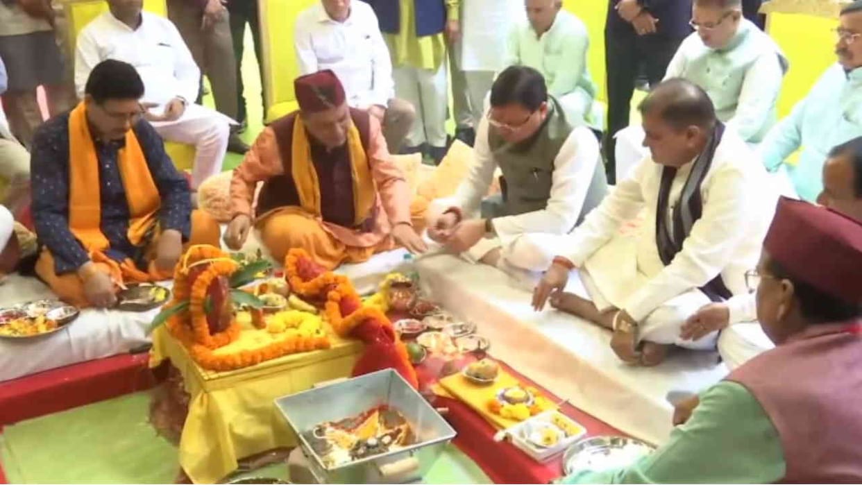 CM Dhami inaugurated Uttarakhand Niwas in New Delhi read all Updates in hindi