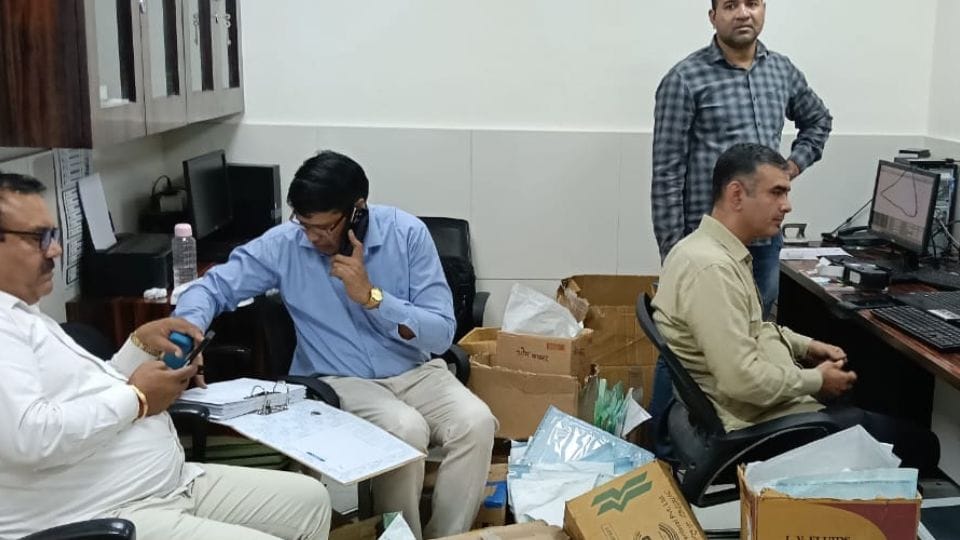ACB team raided the heart center of BK Hospital late on Wednesday evening and raided the cath lab