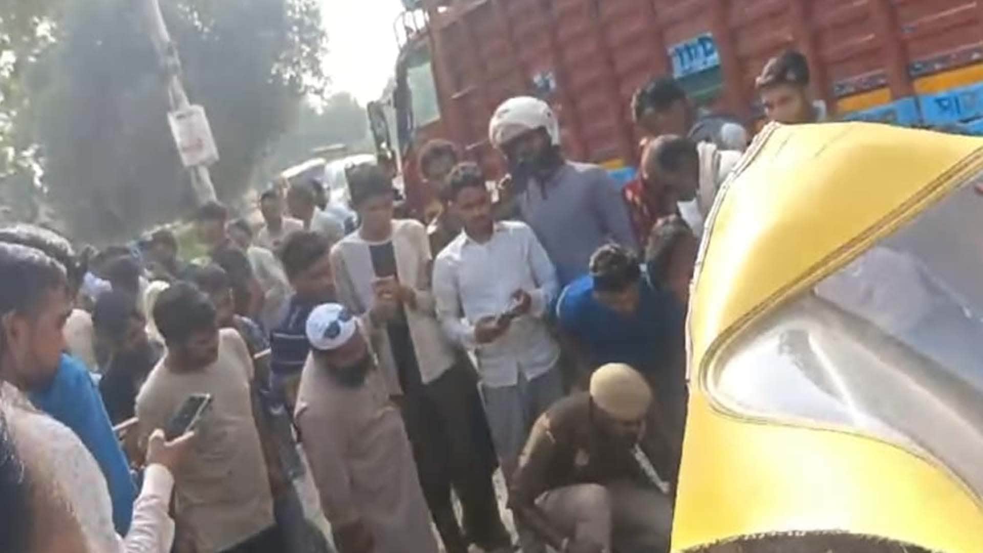 road accident in Hardoi, 11 people died, four people injured