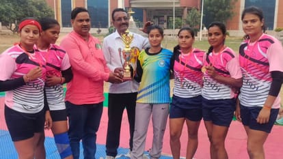 Sports Elder sister won gold in athletics younger one reached state level Varanasi won trophy volleyball