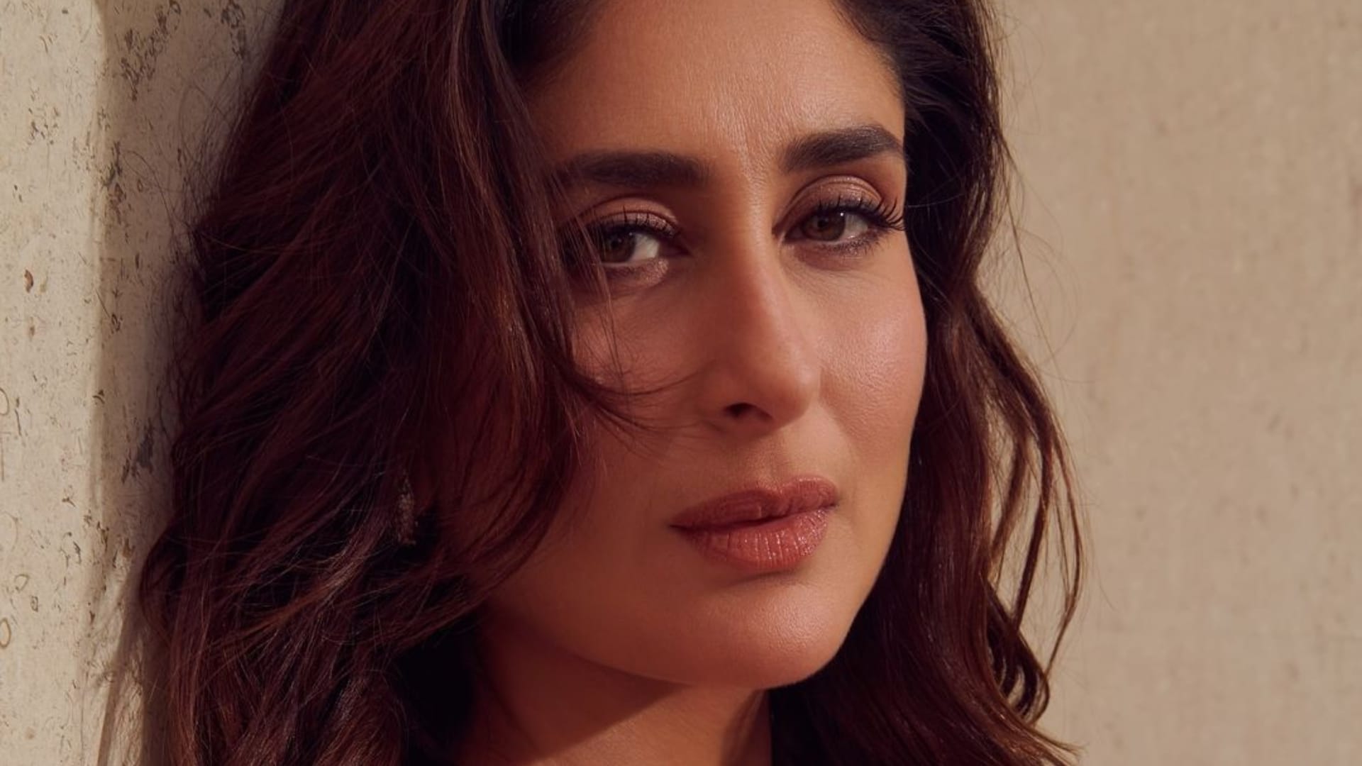 Kareena Kapoor Gets Trolled As singham again actress Denies Selfie with a Female Fan Video Goes Viral report