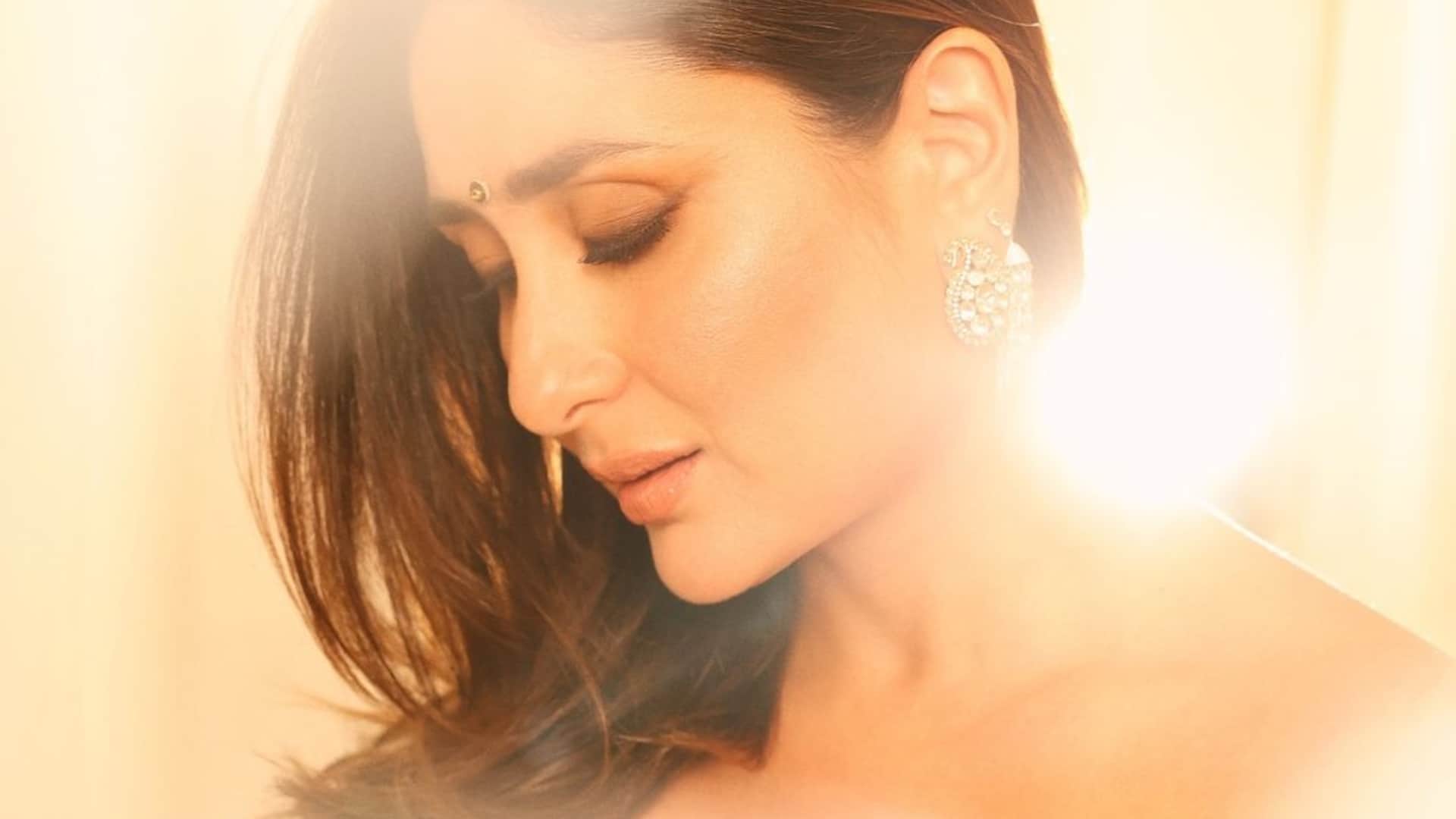 Kareena Kapoor Gets Trolled As singham again actress Denies Selfie with a Female Fan Video Goes Viral report