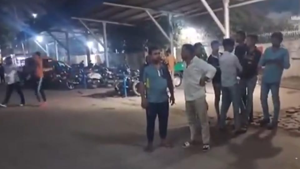 Delhi Murder News in Hindi Boy stabbed to death in Nehru Vihar