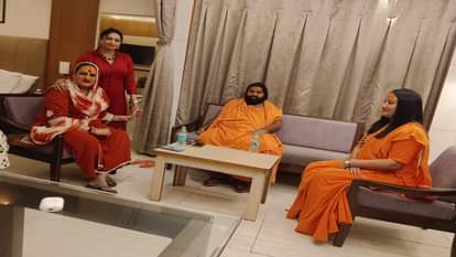 लक्ष्मी नारायण त्रिपाठी, आचार्य महामंडलेश्वर किन्नर अखाड़ा।