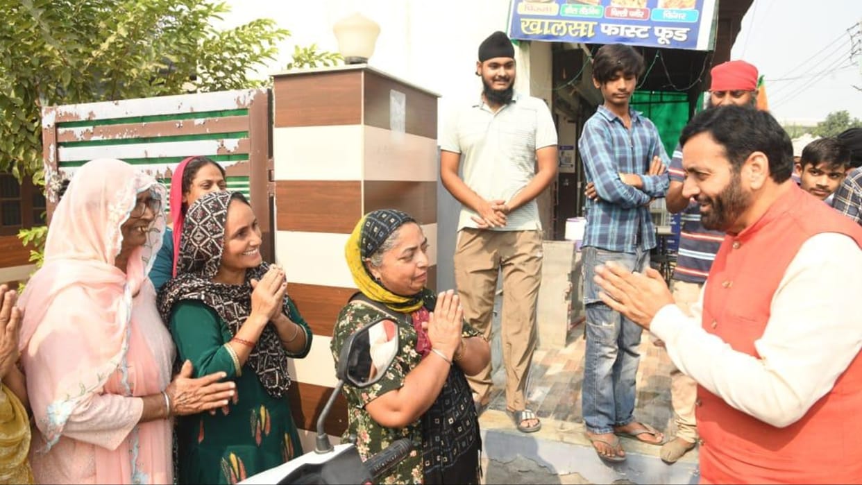 Haryana: Seeing the people standing at the bus stand, the Chief Minister stopped the convoy