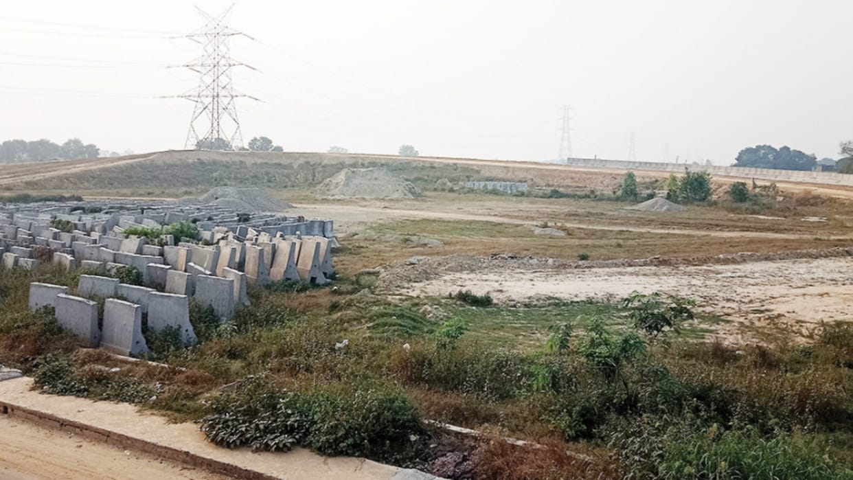 A network of highways has been laid around Meerut, it will be easy to go anywhere without coming to the ci