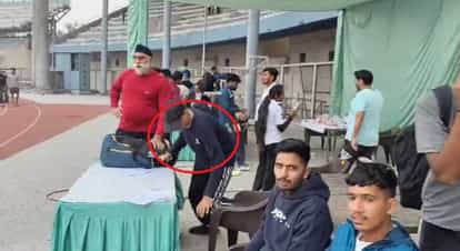 Punjab: खेडां वतन पंजाब दियां में हिस्सा लेने आए एथलीट की मौत, फोन पर बात करते समय हुआ हार्ट-फेल; वीडियो वायरल Athlete who came to participate in Kheda Watan Punjab Diyan died, suffer heart failure while talking on phone