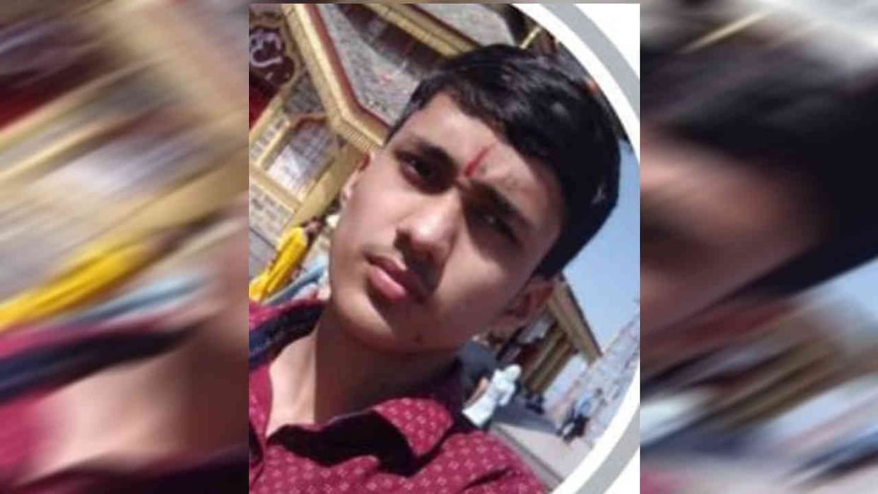 School topper Nikhil suffers from aneurysm disease, Students broke their piggy bank to save their friend life