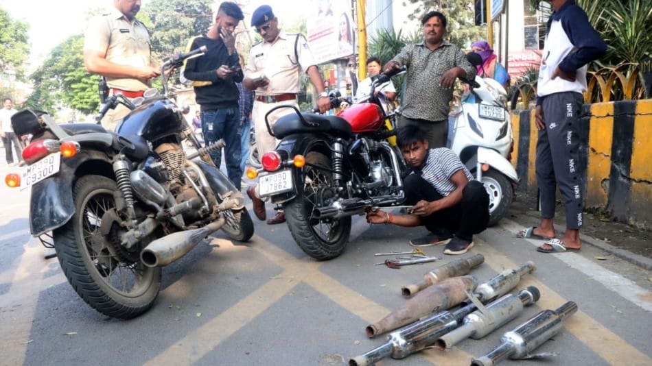 indore news modified silencer bike police chalan