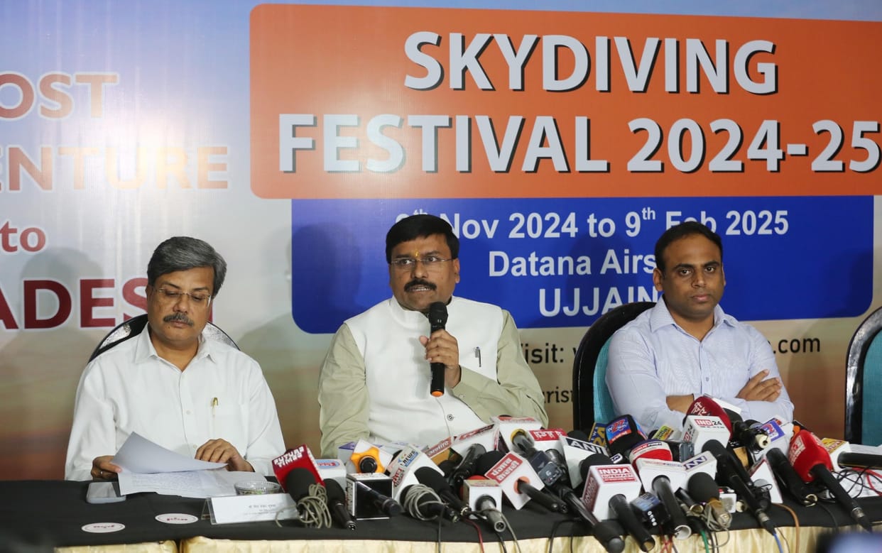 MP News: The thrill of sky diving, you will get the experience of jumping from a height of 10 thousand feet in