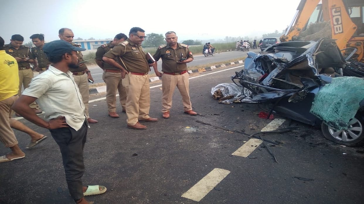 High speed car collided with a vehicle two youths died in bareilly