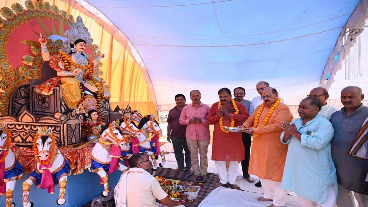 Tomorrow the first Arghya will be offered to the setting sun, Chhath festival scattered on the market and ghat