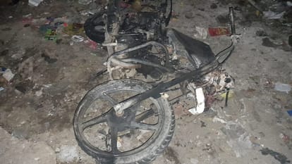 स्कूटी में लगी आग