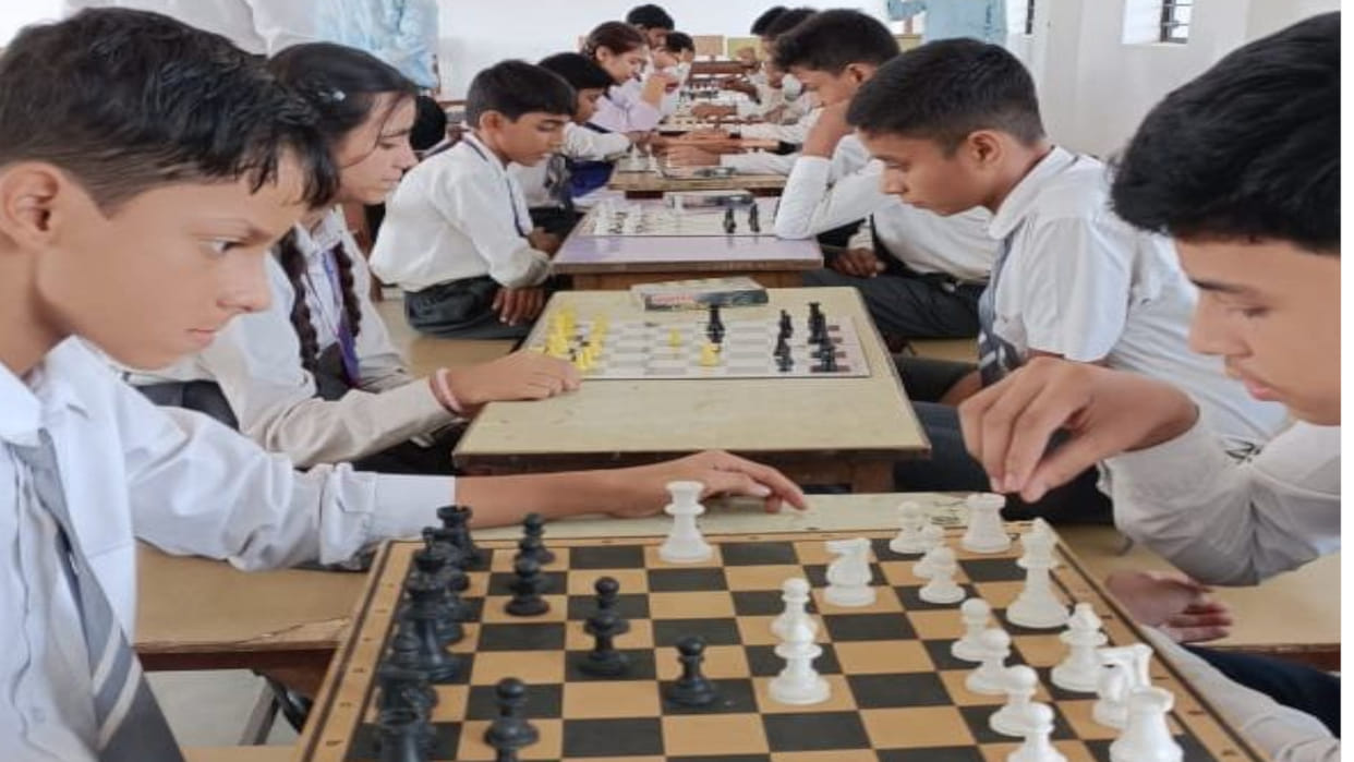 Chess competition in Siddharthnagar, Himanshu Mishra was elected first and Yuvraj second.