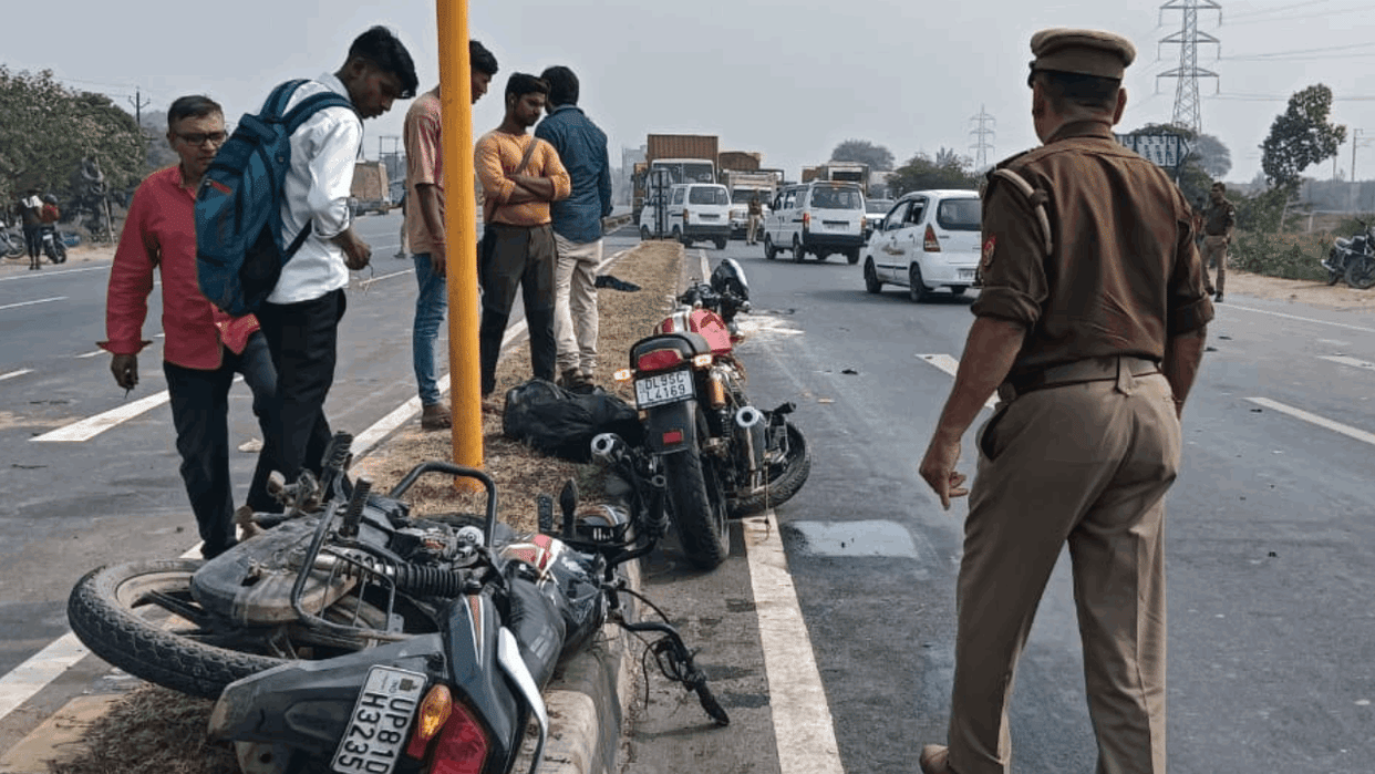two bikes collided and one young man died Tragic accident in Aligarh