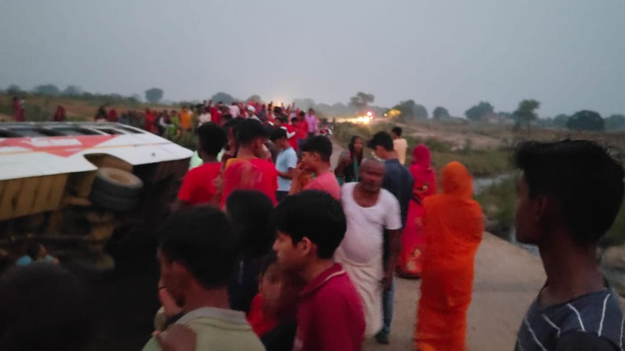 Bus overturned on river bank 25 passengers injured screaming on the spot villagers rushed them to hospital