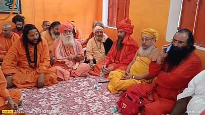 Due to differences post of President, the Akhara Council remained divided into four parts, the invitation