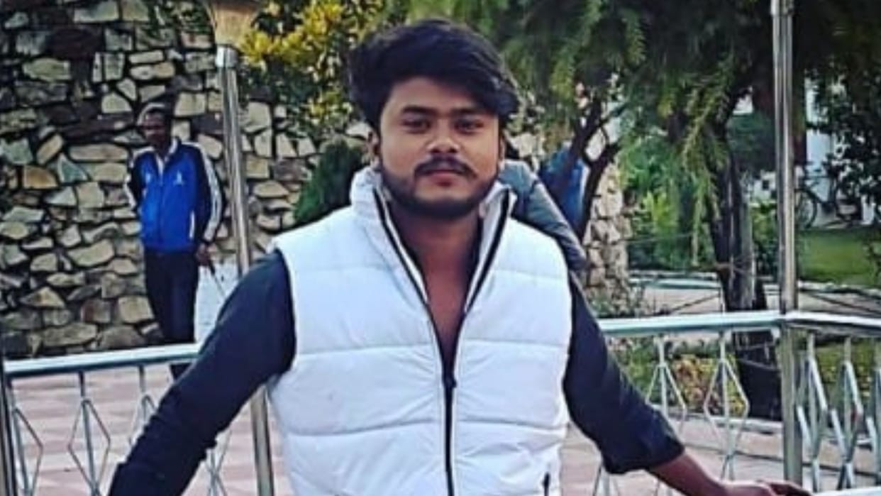 Young man commits suicide jumping Ganga from boat in front of Assi Ghat divers jump in search