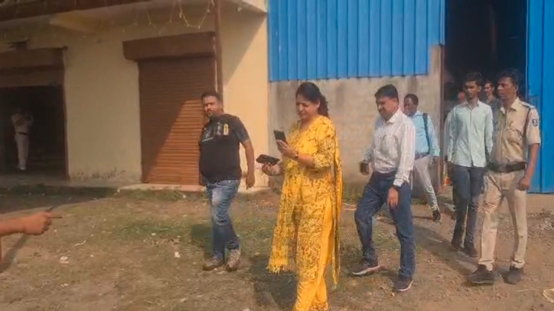 बुरहानपुर में प्रिया इंडस्ट्रीज को सील किया गया।