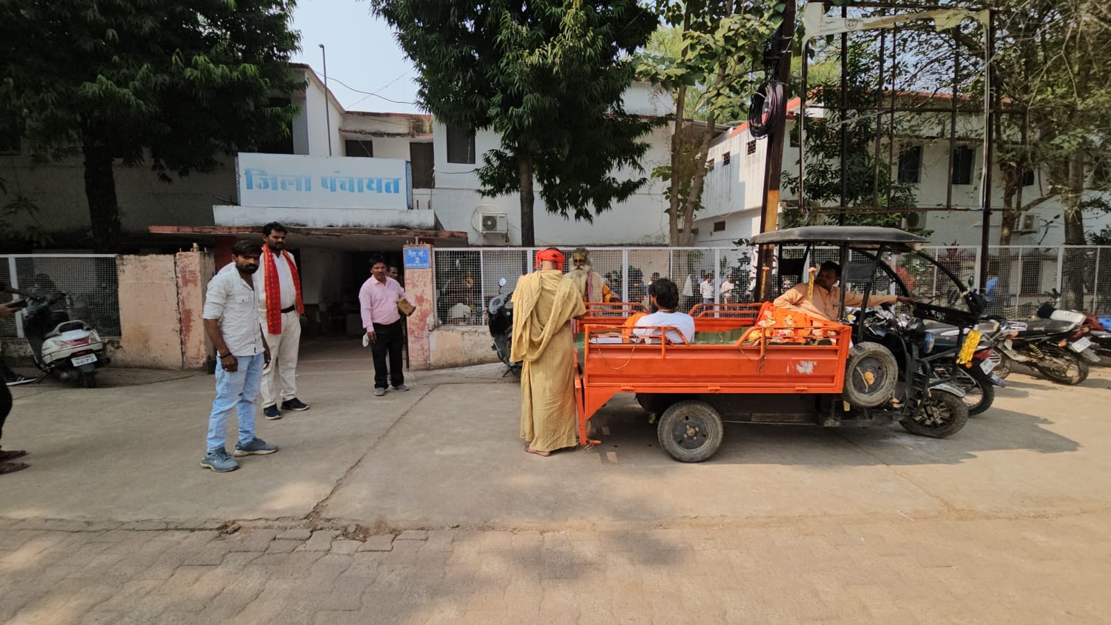 MP News: Priest wandering about God in Chhatarpur bullies occupy temple land