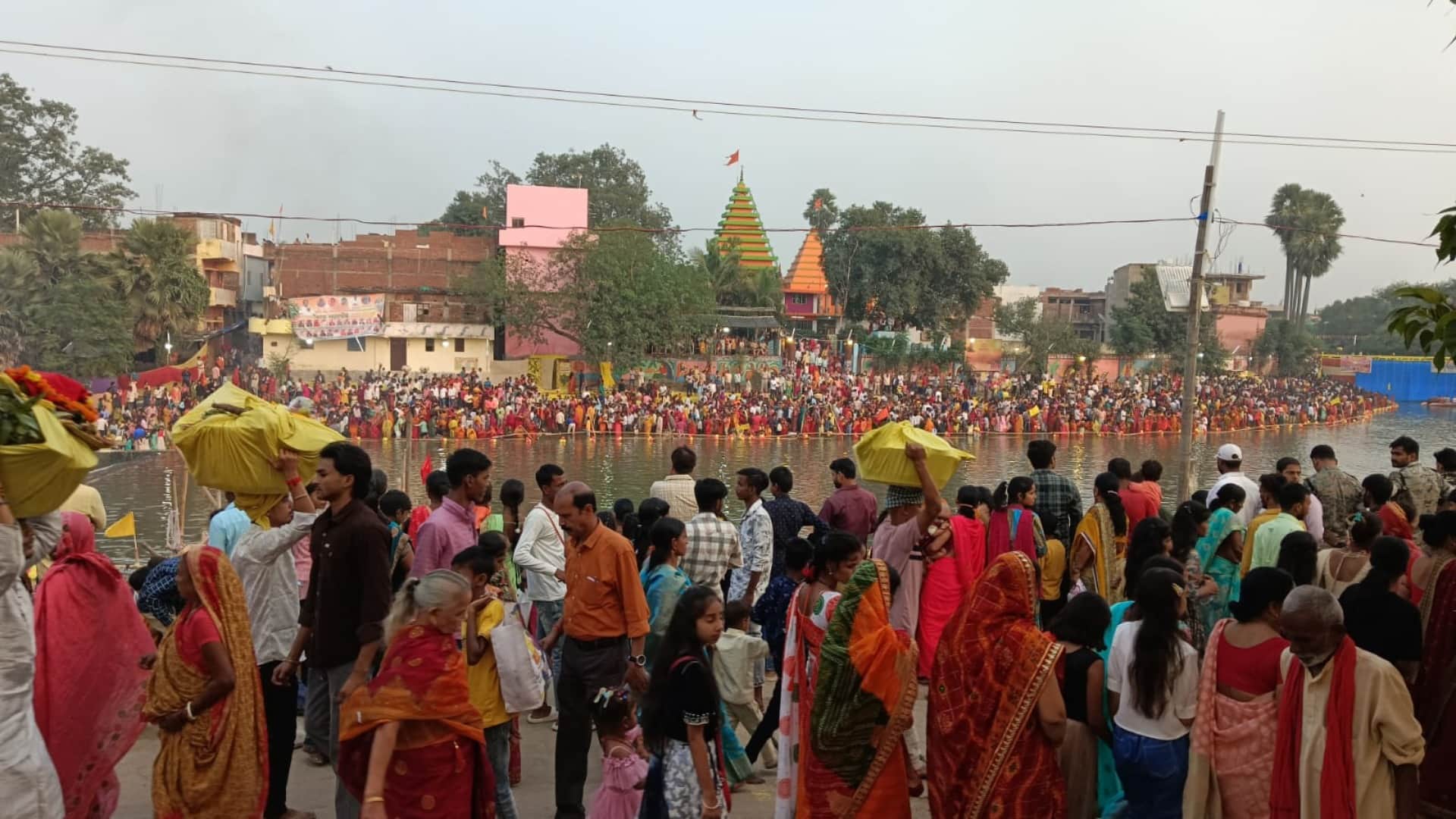 Chhath Festival Celebrated with Devotion in Bihar Devotees Offer Arghya to Setting Sun Sandhya Arghya