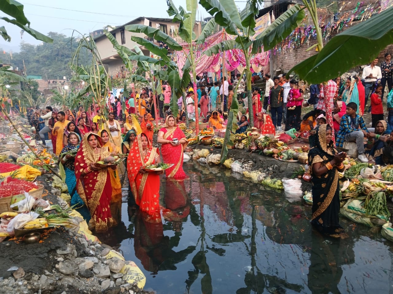 Chhath Puja 2024 devotees Doing sunset Puja during 36 hours of waterless fast Uttarakhand Photos