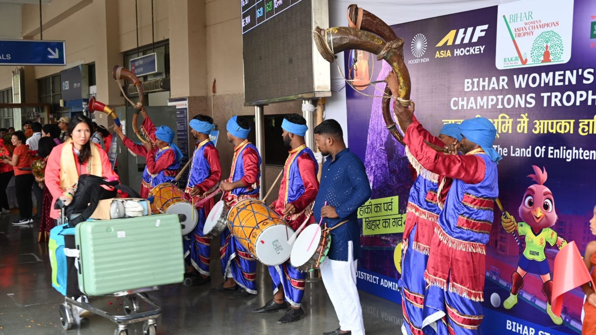 Gaya: Chinese team reached Bihar for Asia Women's Hockey Tournament grand welcome with traditional dance-music